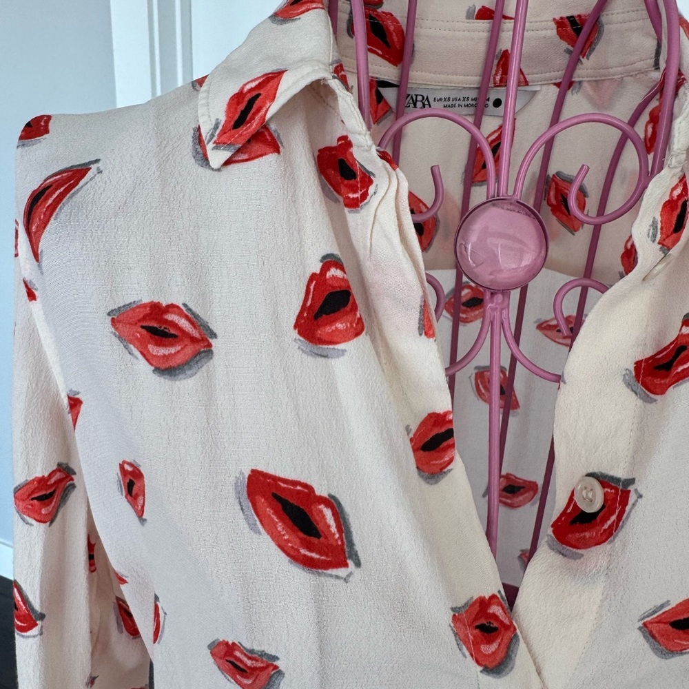 Zara Cream Blouse with Red Lip Pattern and Skirt Set - Picture 2 of 7